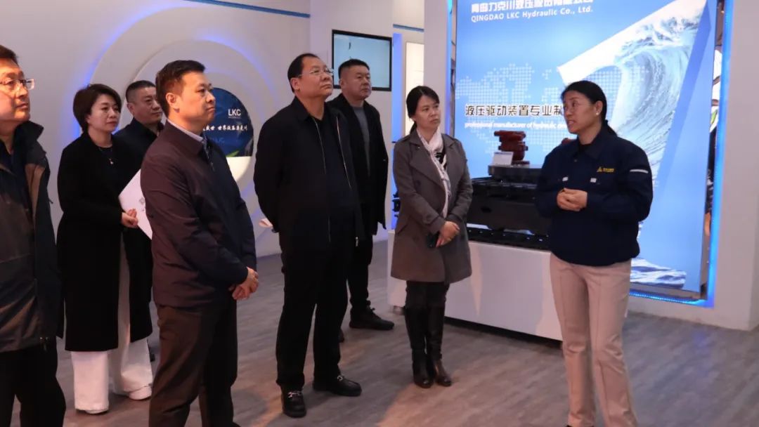 區委統戰部副部長郭可超一行蒞臨力克川液壓參觀指導1.jpg